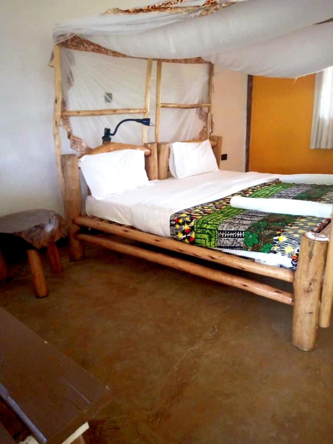 Topi Lodge Katunguru Exterior foto