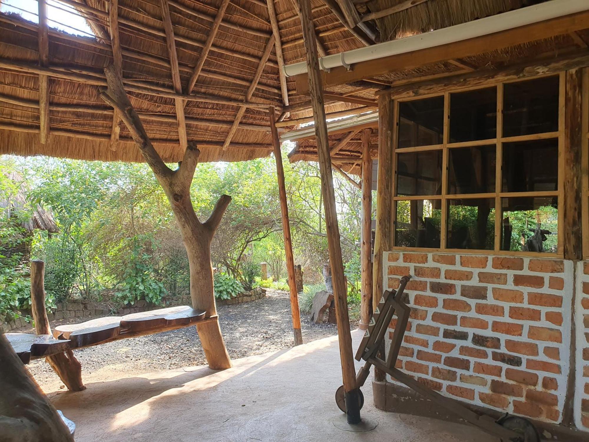 Topi Lodge Katunguru Exterior foto